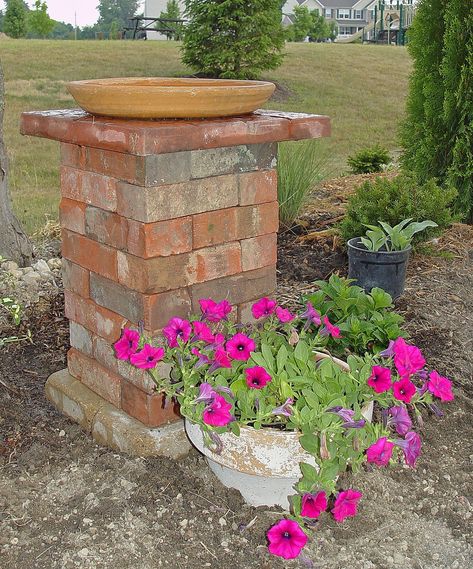 Stacked Brick Bird Bath Stand A birdbath will bring more life to your backyard. Why not make one yourself? Here are 10 easy DIY bird bath ideas that can be achieved in a weekend or less. 12 Fun and Easy DIY Birdbath Ideas via @tipsaholic #birdbath #diy #birds #garden Brick Bird Bath, Brick Crafts, Brick Projects, Diy Bird Bath, Brick Garden, Bird Bath Garden, Old Bricks, Brick Patios, Have Inspiration