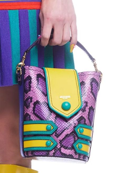 Edgy Bags, 2022 Fashion Show, Bag Illustration, My Style Bags, Aesthetic Bags, Colorful Handbags, Popular Handbags, Tote Bags Sewing, Party Purse