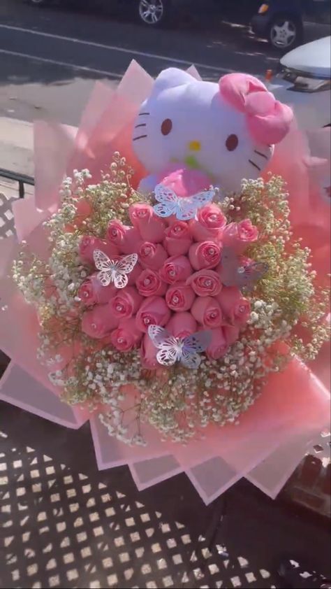 Hello Kitty Glitter Roses, Hello Kitty Plush Bouquet, Pintrest Pfp Ideas, Hello Kitty Flower Bouquet Diy, Hello Kitty Bouquets, Hello Kitty Gifts For Gf, Flower Bouquet With Teddy Bear, Hello Kitty Homecoming Proposal, Cute Bouquet Ideas