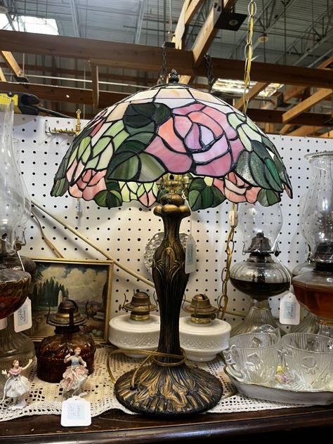 Tiffany Lamp Bedroom Decor, Thrifted Lamps, Tiffany Lamp Aesthetic, Aesthetic Lamp, Tiffany Lamp, Funky Lamps, I Love Lamp, Cool Lamps, Tiffany Lamps