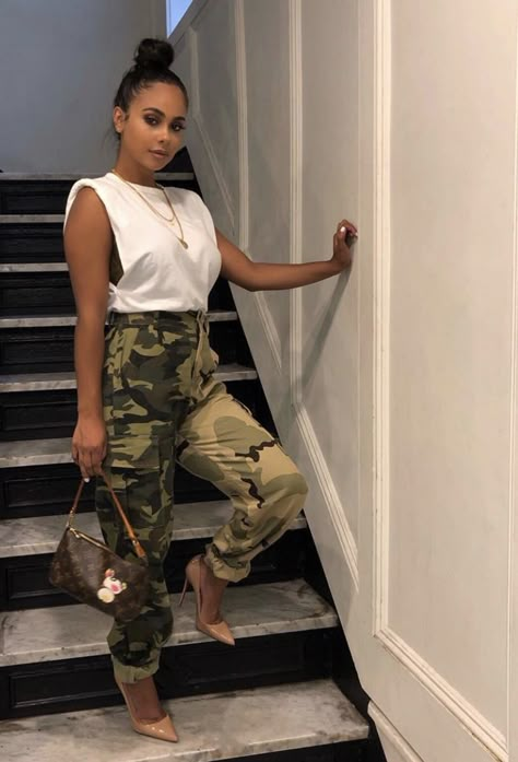 Trendy Brunch Outfit Summer, Trendy Outfit Over 40, Dress Up Camo Pants Outfit, Outfit Ideas Summer Concert, Camo Pants And Bodysuit Outfit, Army Pants Outfit Winter, Summer Outfits Black Women 30s, Going Out Cargo Pants Outfit, Brunch Outfit 2023 Spring