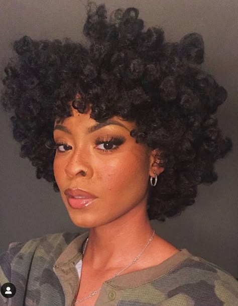 Messy Hair Ideas, Afro Mohawk, Short Messy Hair, Edgy Bob, Bantu Knot Out, Hair And Skin Care, Twa Hairstyles, Bantu Knots, Beautiful Natural Hair