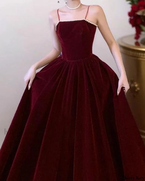 Katykey - Elegant Strapless Black Evening Gown, Inspired by Hepburn Dark Red Ball Gown, Burgundy Ball Gown, Dresses To Buy, Red Ball Gown, Strapless Evening Gowns, Black Evening Gown, Long Sleeve Fitted Dress, Sleeveless Skirt, Little Red Dress