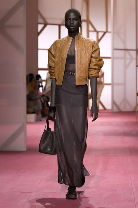 Hermès Spring 2025 Ready-to-Wear Collection [PHOTOS] Hermes Fashion Show, Archive Fashion, Show Collection, September 2024, Fashion Show Collection, Fashion Week Spring, Paris Fashion, Runway Fashion, Paris Fashion Week