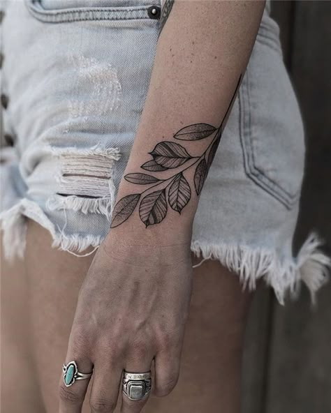 Aspen Tattoo, Leaf Tattoo Design, Leaf Tattoo Ideas, Trees Tattoos, Aspen Trees Tattoo, Leaves Tattoo, Leaf Tattoo, Body Paintings, Aspen Tree