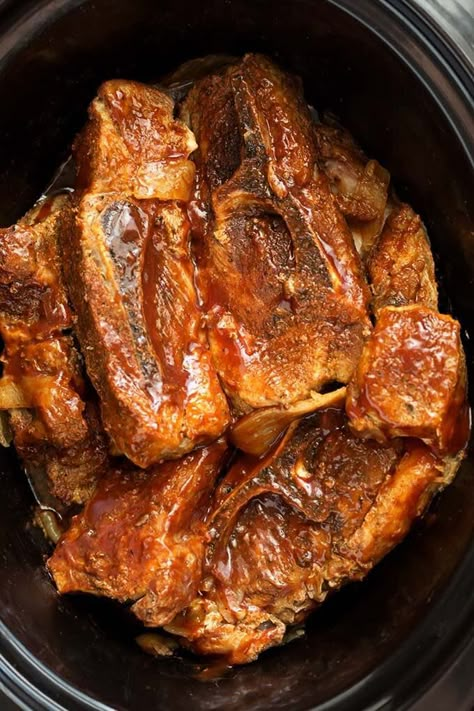 Slow Cooker Country Style Ribs are rich and flavorful. These super easy to make crock pot country style pork ribs are fork-tender and really delicious! Crock Pot Country Ribs, Crockpot Country Style Ribs, Slow Cooker Country Style Ribs, Ribs Crock Pot, Country Pork Ribs, Slow Cooker Ribs Recipe, Simply Happy Foodie, Boneless Pork Ribs, Country Style Pork Ribs