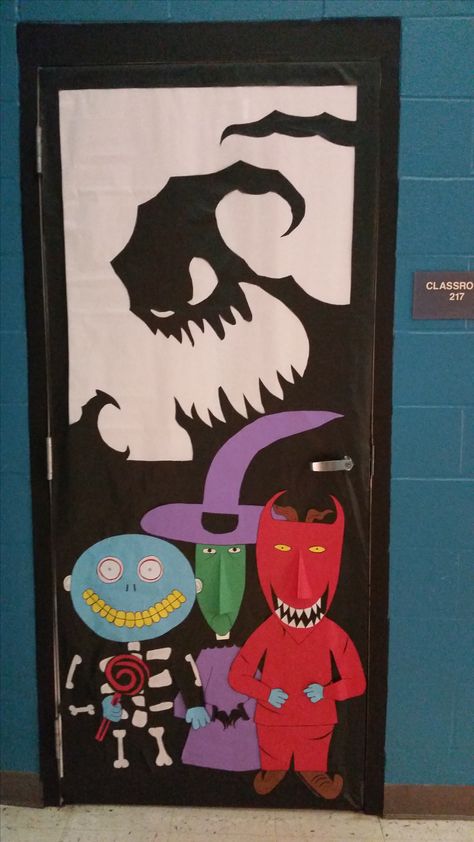 Nightmare before Christmas Halloween door. Here is my door for Halloween. Nightmare Before Christmas Door, Halloween Door Decorations Classroom, Porta Halloween, Pinguin Illustration, Halloween Classroom Door, Nightmare Before Christmas Tree, Minion Halloween, Christmas Door Decorating Contest, Christmas Classroom Door