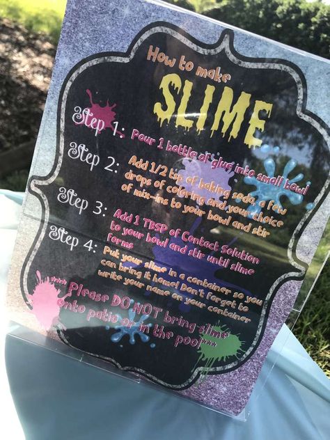 Sofi’s Slime Party | CatchMyParty.com Slime Making Station Party, Birthday Slime Party Ideas, Barbie Slime Party, Diy Slime Party Ideas, Slime Party Food Ideas, Slime Table For Birthday Party, Slime Station Party, Slime Party Ideas Decoration, Diy Slime Party