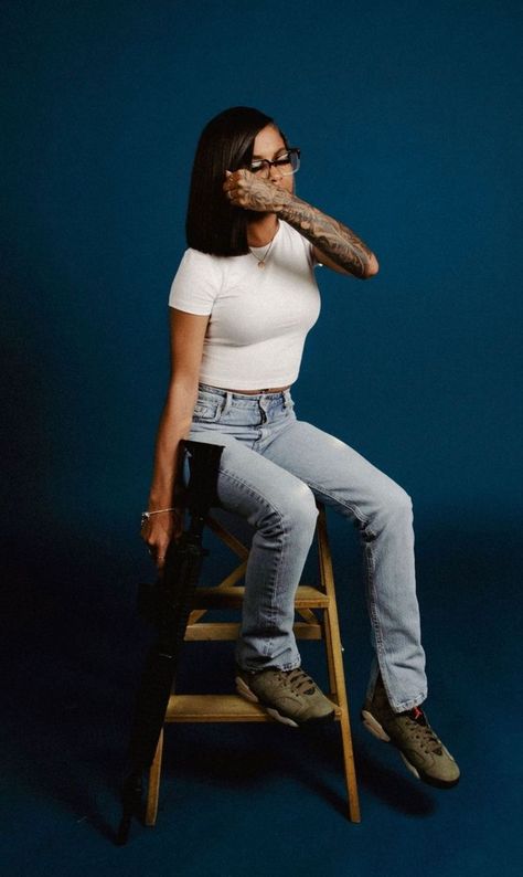 Denim Photoshoot, 21st Birthday Photoshoot, Senior Photo Outfits, Beautiful Photoshoot Ideas, Chefs Kiss, Grad Photoshoot, Creative Photoshoot Ideas, Glam Photoshoot, Beauty Photoshoot