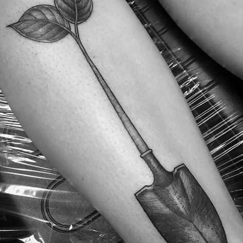 30 Shovel Tattoo Designs For Men - Tool Ink Ideas Shovel Tattoo, Tool Tattoo, Dad Tattoos, Tattoo Designs For Men, Simple Object, Tattoo Project, Ink Ideas, Designs Ideas, Tattoo Designs Men