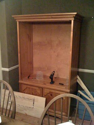 Add Some Country: Repurposing an Old Entertainment Center Old Entertainment Center Repurpose, Repurposed Entertainment Center, Small Entertainment Center, Old Entertainment Centers, Tv Entertainment Centers, Entertainment Cabinet, Entertainment Center Repurpose, Entertainment Console, Entertainment Centers