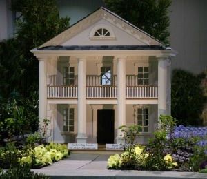 10 Of The Coolest Dog Houses You'll Ever See - Care.com Fancy Dog Houses, Dog Mansion, Luxury Dog House, Custom Dog Houses, Southern Architecture, Large Dog House, Dog House Plans, Cool Dog Houses, Dog House Diy