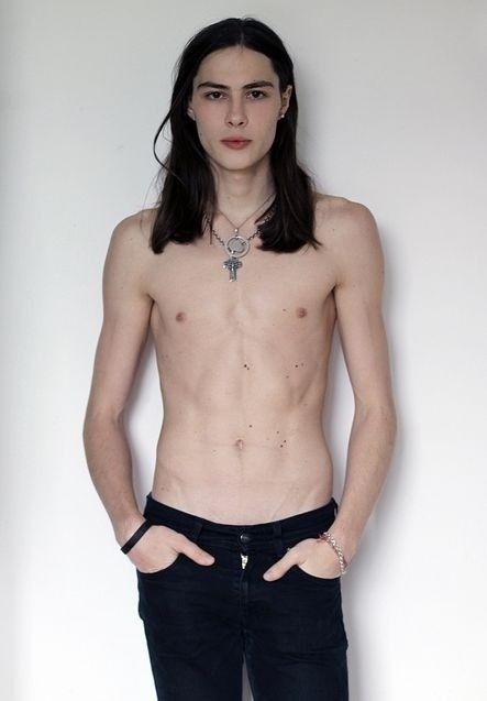 Man With Long Hair, Androgynous Boy, Androgynous Models, Male Pose Reference, Androgynous Fashion, Body Reference, Pose Reference Photo, Long Hair Styles Men, Male Body