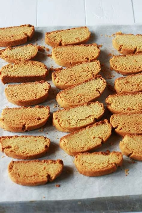 Paximádia portokaliou - orange and olive oil vegan biscotti | #greekfood #greekcooking #greekrecipe Paximadia Greek, Paximathia Recipe, Greek Biscuits, Greek Cakes, Greek Deserts, Vegan Biscotti, Authentic Greek Recipes, Greek Easter Recipes, Orange Biscotti