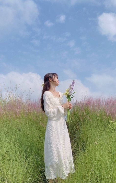 Dreamy Photoshoot Aesthetic, Korean Aesthetic, Trik Fotografi, Designs For Dresses, Photoshoot Poses, Aesthetic Photo, Model Dress, Aesthetic Girl, Korean Girl