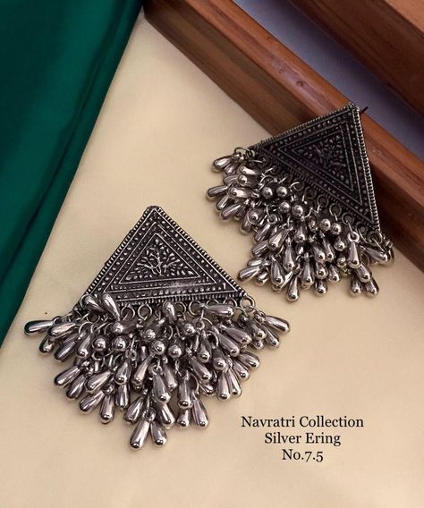 Sliver Jellwery Indian, Antique Silver Jewelry Indian, Silver Oxidised Earrings, Oxidised Jhumka, Black Metal Jewelry, Trendy Silver Jewelry, Terracotta Jewellery Designs, Indian Wedding Jewelry Sets, Silver Jewelry Accessories