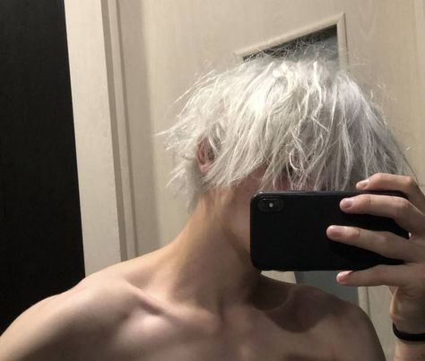 Grey Hair Boy, Guys With White Hair, White Hair Men, Boy With White Hair, Moth To A Flame, Blonde Hair Boy, Men With Blonde Hair, Aesthetic Boy, Platinum Blonde Hair