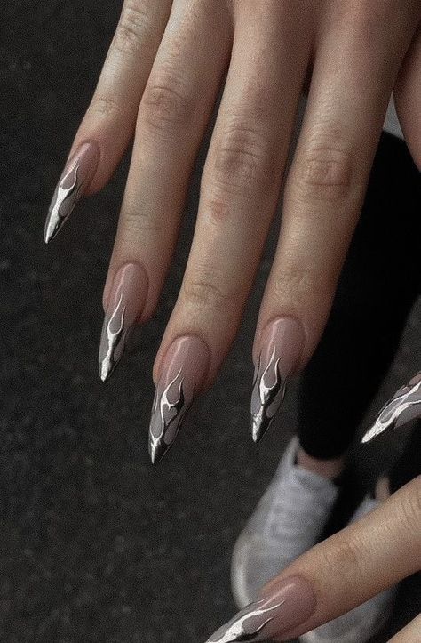 There's a new beauty trend taking over Instagram and it's absolutely stunning. Say hello to "quartz nails" Sliver Nails, Punk Nails, Quartz Nail, Silver Nail, Goth Nails, Grunge Nails, Classy Acrylic Nails, Pretty Gel Nails, Silver Nails