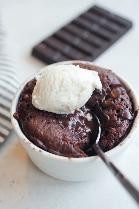 Lava Cake In A Mug, Keto Lava Cake, Ketosis Recipes, Keto Mug, Cake In A Mug, Ketogenic Recipes Dinner, Molten Chocolate Lava Cake, Lava Cake Recipes, Molten Lava Cakes