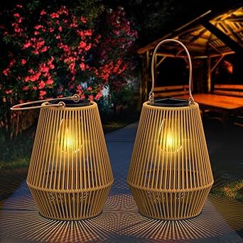 Rattan Lampe, Solar Lanterns Outdoor, Solar Christmas Lights, Balkon Decor, Solar Hanging Lanterns, Hanging Solar Lights, Outdoor Lantern Lighting, Lampe Decoration, Decorative Table Lamps