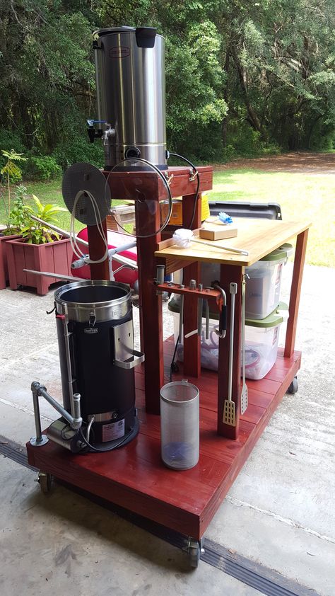 Garage Brewery, Brew Stand, Ipa Recipe, Homebrew Setup, Beer Images, Beer Brewing Equipment, Me Images, Diy Beer, Cider House