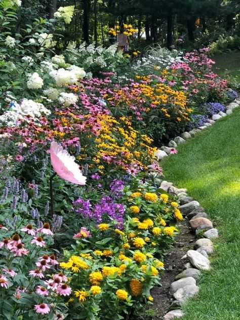 Wildflower Walkway, Fence Landscaping Privacy, Fence Ideas Minecraft, Outdoor Ideas Garden, Backyard Fence Landscaping, Backyard Fencing Ideas, Fences Design, Fence Border, Dream Garden Backyards