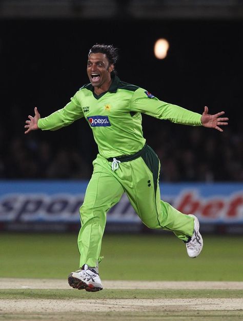 Shoaib Akhtar Shoaib Akhtar Wallpaper, Shoaib Akhtar, Virat Kohli Portrait Photography, Ford Endeavour, Fast Bowling, Dhoni Wallpapers, Cricket Videos, Fifa Football, Pakistan Cricket Team