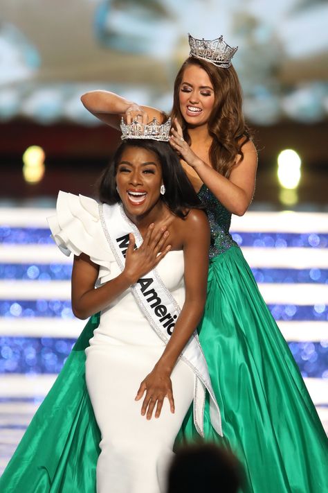 Miss New York Nia Imani Franklin Crowned Miss America 2019 Pageant Aesthetic, Miss America Winners, Pageant Life, Miss Teen Usa, Pageant Girls, Miss Usa, Miss America, Pageant Gowns, Miss World