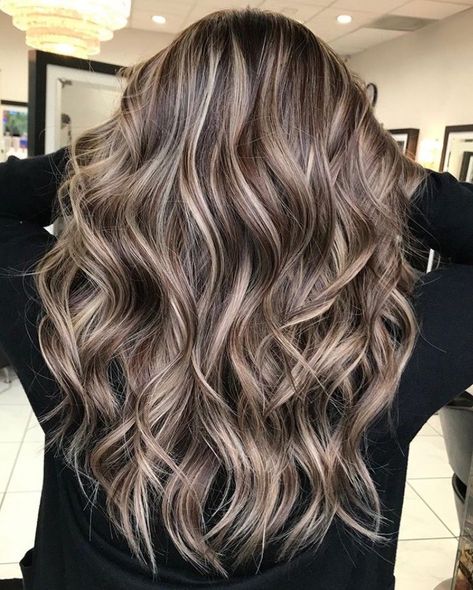 Brown Hair Inspo, Brunette Hair With Highlights, Brown Hair With Blonde Highlights, Brown Hair Balayage, Blonde Hair Inspiration, Hair Stylies, Brown Blonde Hair, Brown Hair With Highlights, Hair Color Balayage