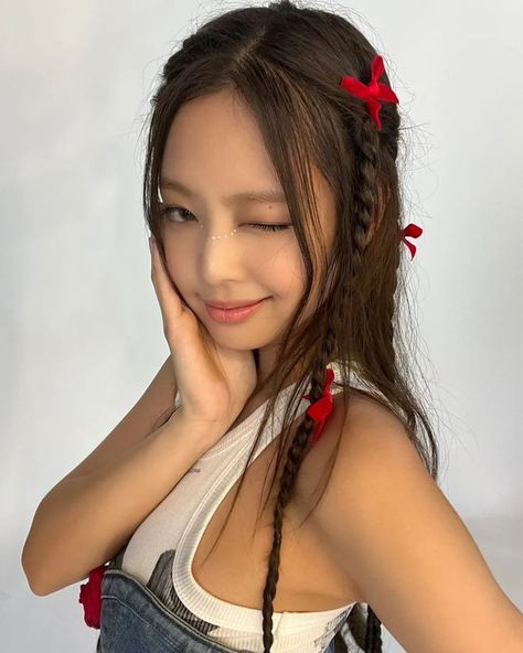 Hair Ribbons Hairstyles, Kpop Hair, Looks Country, Bow Hairstyle, Ribbon Hairstyle, Hair Ribbons, Cute Hairstyles For Medium Hair, Hair Ribbon, كريستيانو رونالدو