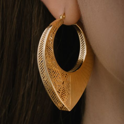 Solid Gold Cosmos Geometric Big Hoop Earrings, Fine Handmade Gold Jewelry, 14K Web Hoop Earrings, Unique Halloween Christmas Gifts for Her Exclusively crafted from genuine gold, Zelveti jewelry embodies purity and longevity. Available in 14 or 18 karat gold, Zelveti jewels are designed to whisper to your soul and carry forward your story across generations. The hallmark of 585 (14 karat) or 750 (18 karat) stamped on your product certifies its authenticity in being made from real gold. As a resul Hoop Earrings Design, Hoop Earrings Wedding, Unique Hoop Earrings, Geometric Hoop Earrings, Handmade Gold Jewellery, Big Hoop Earrings, Earrings Wedding, Big Earrings, Handmade Gold