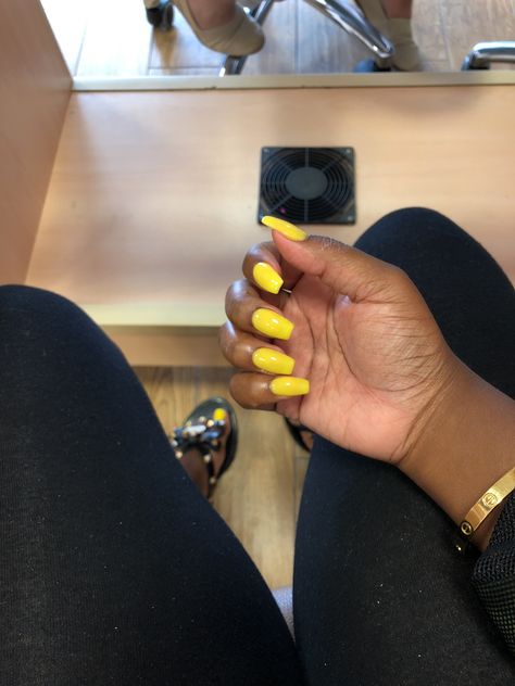 Yellow Nails Brown Skin, Yellow Short Nails, Yellow Nails Short, Short Yellow Nails, Yellow Nails Acrylic, Yellow And White Nails, Yellow Acrylic Nails, Short Natural Styles, Short Fake Nails