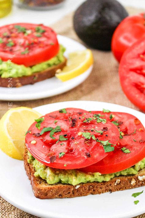 For a healthy breakfast or a quick snack, this flavorful Avocado Toast with Tomato is the perfect combination of creamy avocado, juicy tomatoes, and crispy toast. Cookie Dough Pie, Simple Avocado Toast, Breakfast Donuts, Diy Dish, Avocado Breakfast, A Healthy Breakfast, Edible Cookies, Edible Cookie Dough, Recipes Sweet