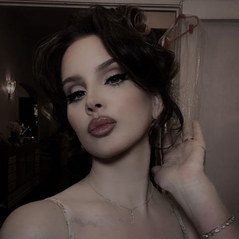 lana del rey icon⭐🦋 Lana Del Rey Aesthetic Photos, Lana Del Ray Icons, Lana Del Rey Aesthetic Icon, Lana Del Rey Profile Picture, Lana Del Rey Aesthetic Pfp, Lana Del Rey Selfie, Lana Del Rey Icons, Rey Icon, Lana Del Rey Pictures