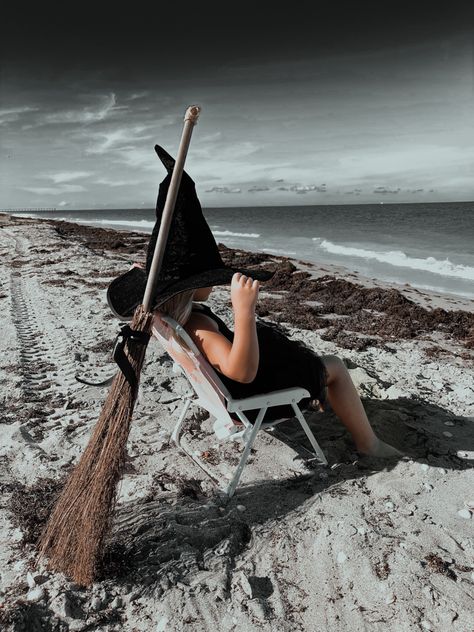 Halloween Beach Photoshoot, Beachy Halloween, Beach Witch, Haunted Halloween, Halloween Photo, Halloween Photos, Halloween Inspiration, Witchy Vibes, Gothic Girls