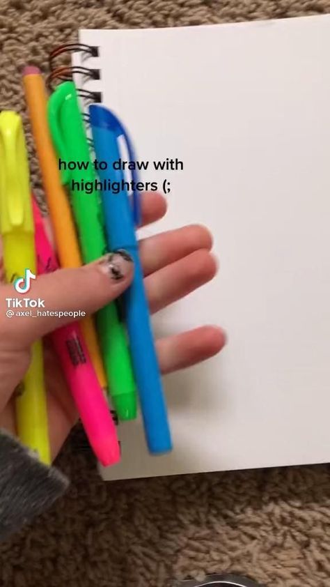 Highlighter Sketch To Draw, Highlight Drawing Tutorial, Cute Art Inspo Sketch, Alt Drawing Poses, Alt Kidcore Drawing, Drawing Ideas Highlighter, Alt Things To Draw, Drawing Ideas With Highlighters, Highlighter Drawing Ideas