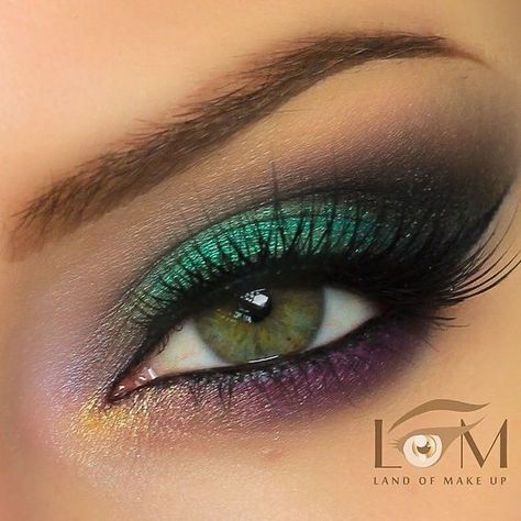 Makeup Over 40, Dramatic Eye Makeup, Glitter Eye Makeup, Eye Makeup Pictures, Lovely Eyes, Youtube Makeup, Dramatic Eyes, Makijaż Smokey Eye, Colorful Eye Makeup