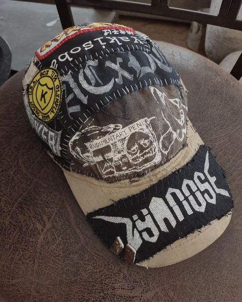 Crust Hat Punk, Grindcore Outfit, Patchwork Hat, Punk Hat, Patch Hat, Crust Punk Pants, Patch Ideas, Horror Punk Fashion, Crust Pants