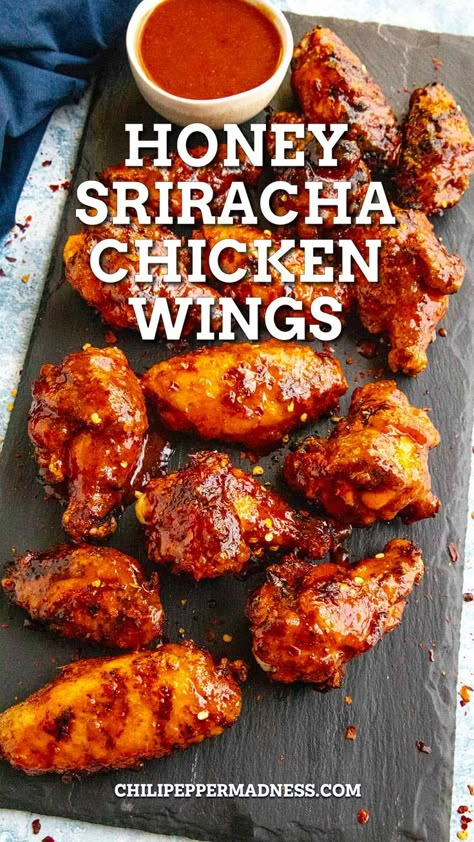 Serving homemade Honey Sriracha Chicken Wings Wings Recipe Grilled, Spicy Wings Recipe, Honey Sriracha Chicken Wings, Spicy Chicken Wings Recipe, Chicken Wing Sauce Recipes, Sriracha Chicken Wings, Sriracha Wings, Wings Recipe Baked, Best Chicken Wing Recipe