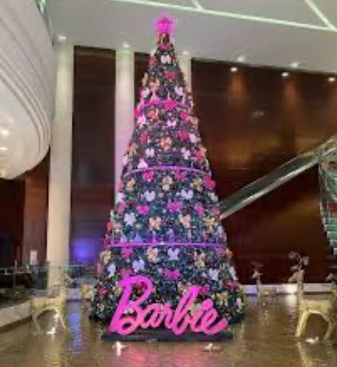 Barbie Tree, Barbie Christmas Tree, Barbie Christmas, Barbie Room, Christmas Barbie, Christmas Decor Inspiration, Tree Ideas, Xmas Decorations, Decor Inspiration