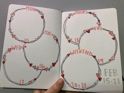 Heart Themed Drawings, Heart Journal Ideas, Bulett Journal Ideas February, Bujo Heart Theme, Valentine Bujo Theme, Bujo Themes February, Journal Month Page February, February Bujo Quote Page, Febuary Spreads Bullet Journal