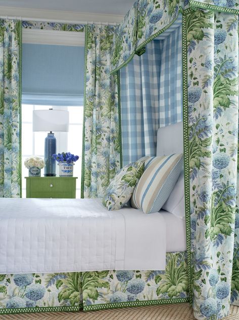 Grandmillenial Bedroom Ideas, Dahlia Wallpaper, White Roman Shades, Lux Interior, Blue Bedrooms, Thibaut Fabric, Grandmillenial Style, Grandmillennial Style, Anna French