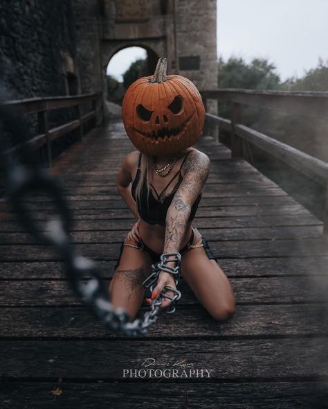 Budoir Photography Halloween, Bouidor Photography Halloween, Halloween Creative Photoshoot, Halloween Photoshoot Props, Spicy Spooky Photoshoot, Spooky Outdoor Photoshoot, Halloween Women Photoshoot, Photoshoot Halloween Ideas, Boo-doir Shoot