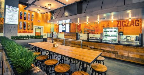 Paneling Design, Casual Restaurant, Restaurant Plan, Reclaimed Wood Floors, Teak Flooring, Quick Service Restaurant, Foldable Furniture, Fast Casual Restaurant, New Pizza