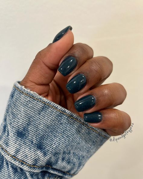 Yes, I know I’m supposed to be doing bright, spring-like manis but this colour is stunning!😍💅🏾 @nicedeco clear rubber base gel @diami peel off base coat @gelishprofessional gel base and top coat @gigiscustomdips unteal next time ———— #dippowder #nails #dippowdernails #nailsofinstagram #dipnails #nailart #u #manicure #modelones #nailsoftheday #dippingpowdernails #dippingpowder #glitternails #naildesigns #pedicure #gelnails #dip #diynails #nailsnailsnails #nailtech #instanails #naturalnails #... Fall Green Dip Nails, Dark Green Dip Nails, Green Dips, Dip Manicure, Blue Gel, Gel Mani, Gel Nail Colors, Dip Powder Nails, Dipped Nails