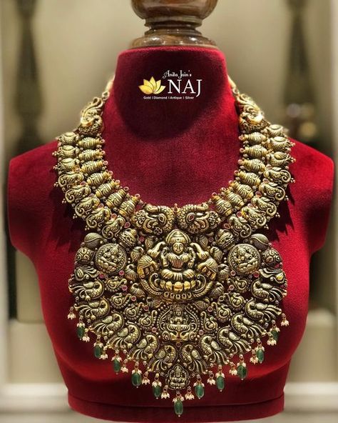 Naj Jewellery on Instagram Naj Jewellery, Lakshmi Devi, Traditional Necklace, Pooja Items, Work Necklaces, Silver Pooja Items, Art Jewelry Design, Antique Jewellery Designs, Antique Bridal Jewelry