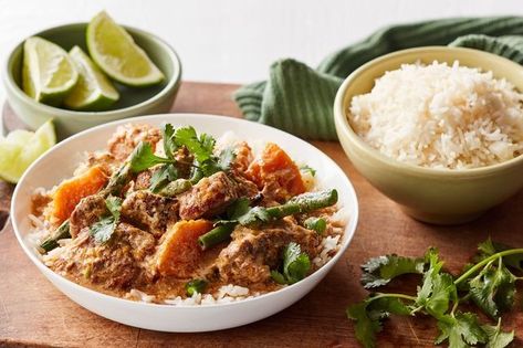 Slow-cooked red pork curry Curry Slow Cooker, Slow Cooker Curry Recipes, Recipe Slow Cooker, Pork Curry, Best Crockpot Recipes, Pumpkin Curry, Healthy Food Guide, Easy Pork, Healthy Pumpkin