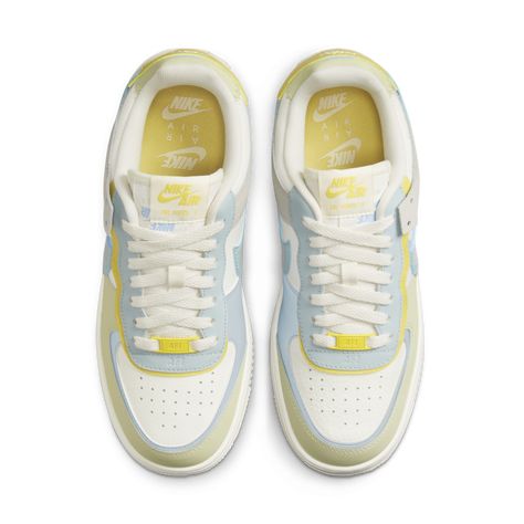 Featuring the same iconic shape as the original Air Force 1, a slightly exaggerated midsole makes the shoe instantly recognisable while also playing with proportions. A foam midsole and grooved outsole ensure that the shoe is lightweight, flexible and comfortable. With 2 eyestays, 2 mudguards, 2 backtabs and 2 Swoosh designs, you get a layered look with double the branding. Reflective design details Not intended for use as Personal Protective Equipment (PPE) Nike Shoes Women Fashion, Yeezy Boots, Shoes For School, Air Force Shoes, Nike Air Force 1 Shadow, Air Force 1 Shadow, Back To School Shoes, Preppy Shoes, Pretty Shoes Sneakers