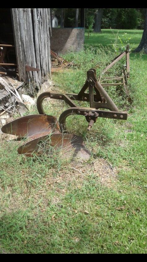 Farm Tools And Equipment, Off Grid Survival, Farm Implements, Farm School, Tractor Attachments, Old Farm Equipment, Farm Tools, Antique Tractors, Vintage Farm