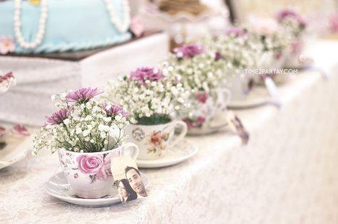 Garden Bridal Shower Decorations, Tea Party Centerpieces, Tea Cup Centerpieces, Tea Bridal Shower, Teacup Flowers, Garden Party Bridal Shower, Bridal Party Tables, Garden Bridal Showers, Bridal Tea Party